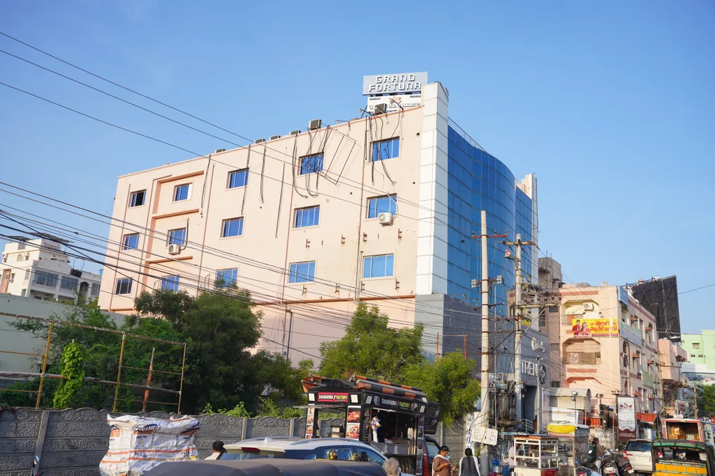 The Zen Spa & Lounge building, Grand Fortuna, Lakshmipuram, Guntur